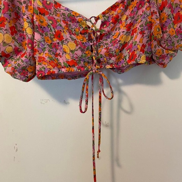 Gorgeous Wild Fable Floral Crop Top w/ a lace-up back Size Large - Picture 6 of 7